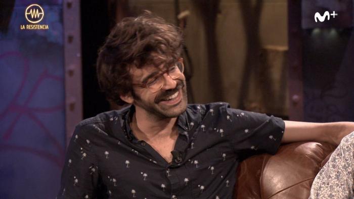 El terrible disgusto de Broncano en plena entrevista en 'La Resistencia': se quedó sin lo que más quería