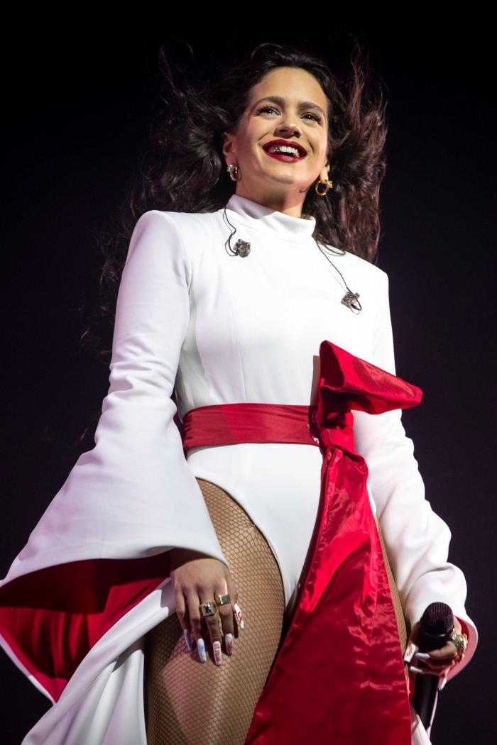 Los fans del cantante de 'La ruleta de la suerte' auguran su futuro tras su respuesta a un tuit