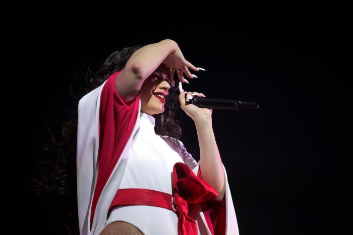 Los fans del cantante de 'La ruleta de la suerte' auguran su futuro tras su respuesta a un tuit