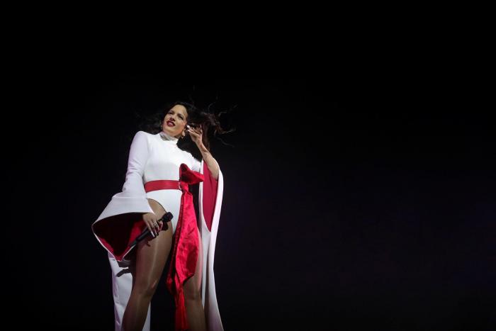 Los fans del cantante de 'La ruleta de la suerte' auguran su futuro tras su respuesta a un tuit