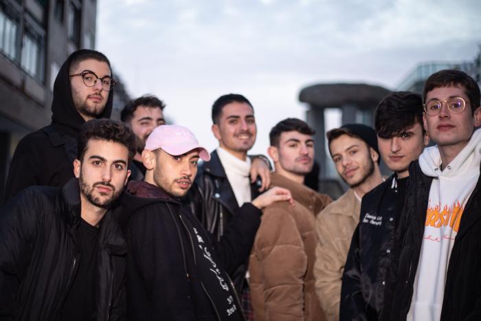 Rosalía dispara el contador de 'me gustas' con unas fotos desnuda en la cama