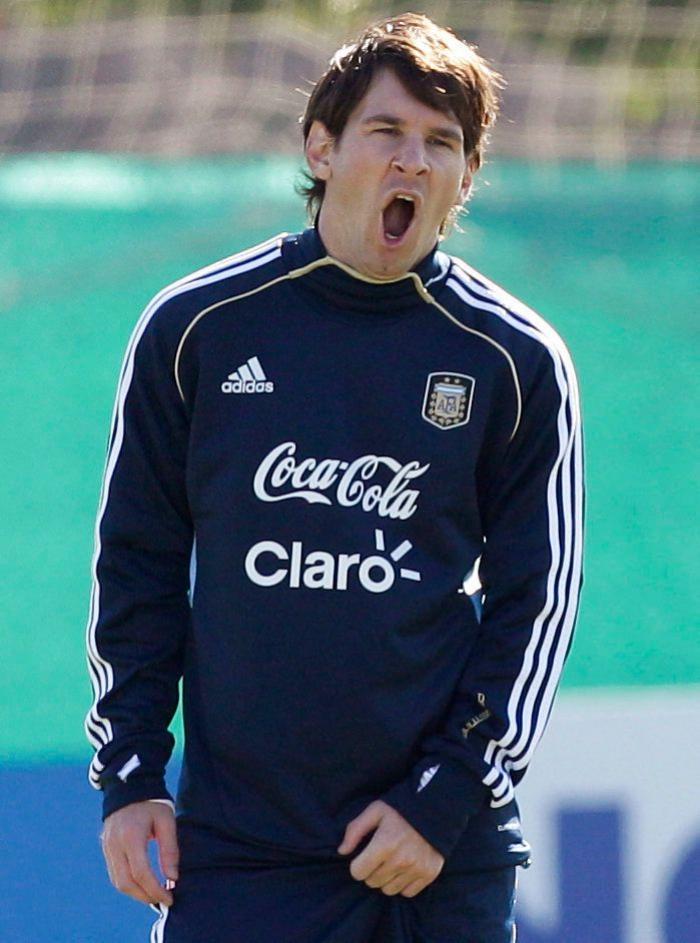 ¿Sueño o aburrimiento? Famosos 'cazados' mientras bostezaban (FOTOS)