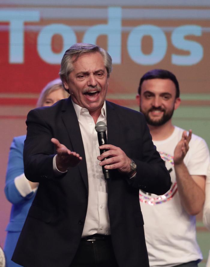 Macri y Fernández se reúnen para abordar las transición en Argentina tras el triunfo peronista