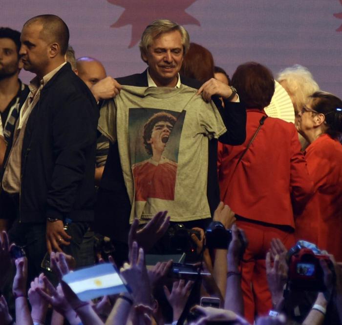 Macri y Fernández se reúnen para abordar las transición en Argentina tras el triunfo peronista