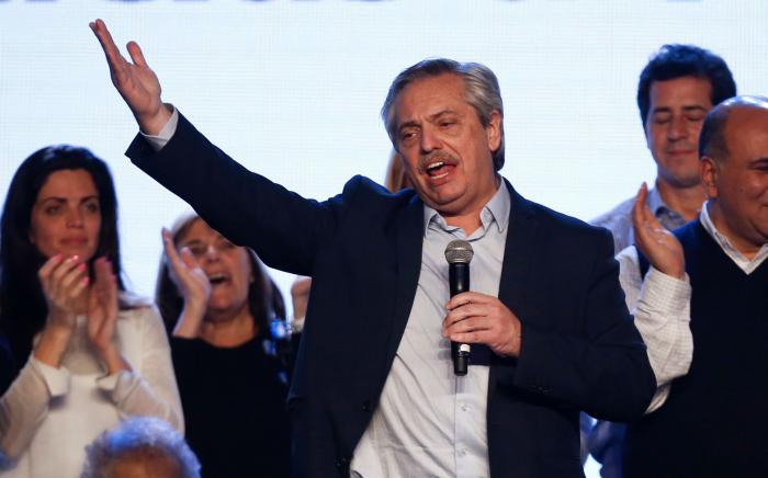 Macri y Fernández se reúnen para abordar las transición en Argentina tras el triunfo peronista