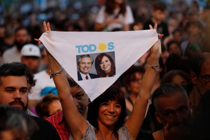 Macri y Fernández se reúnen para abordar las transición en Argentina tras el triunfo peronista