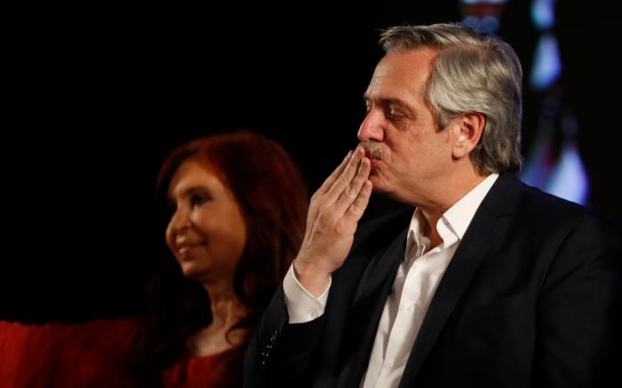 Macri y Fernández se reúnen para abordar las transición en Argentina tras el triunfo peronista