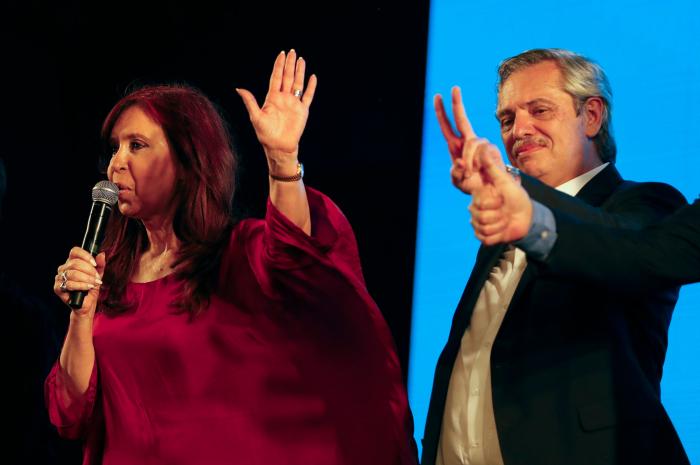 Macri y Fernández se reúnen para abordar las transición en Argentina tras el triunfo peronista