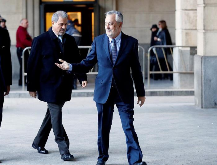 La Junta de Andalucía localiza tres cajas fuertes con documentos de los ERE