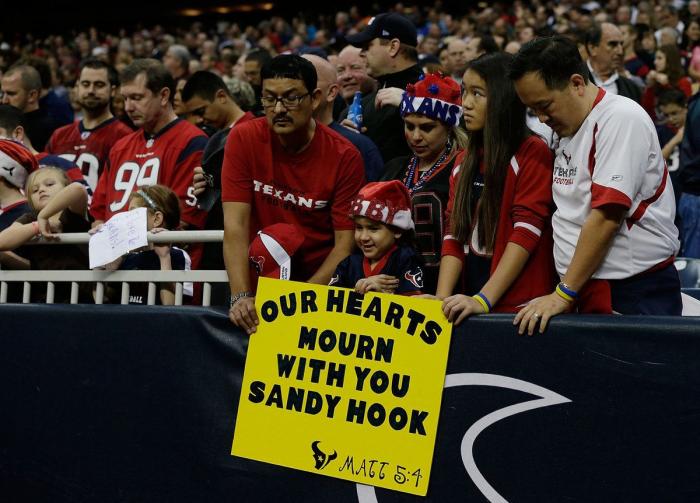 Tiroteo en Connecticut: Los deportistas rinden homenaje a las víctimas de Newtown (FOTOS)