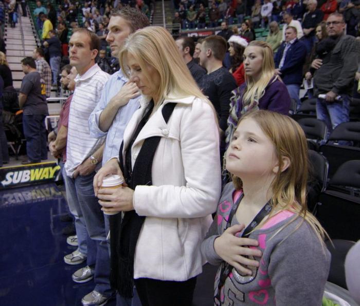 Tiroteo en Connecticut: Los deportistas rinden homenaje a las víctimas de Newtown (FOTOS)