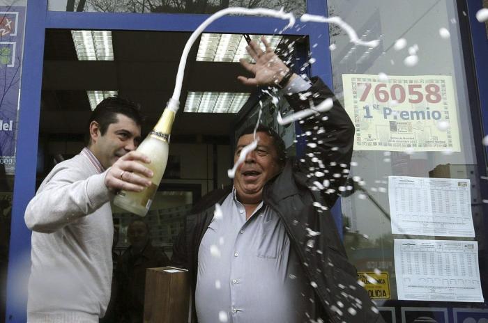 Lotería de Navidad 2012: Siete historias para sonreír aunque no te haya tocado ni un euro