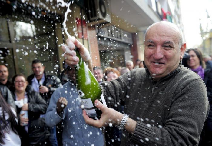 Lotería de Navidad 2012: Siete historias para sonreír aunque no te haya tocado ni un euro