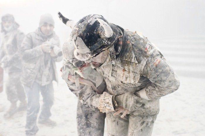 Los Enharinados: batalla de harina en Ibi como "golpe civil" cada 28 de diciembre (FOTOS)