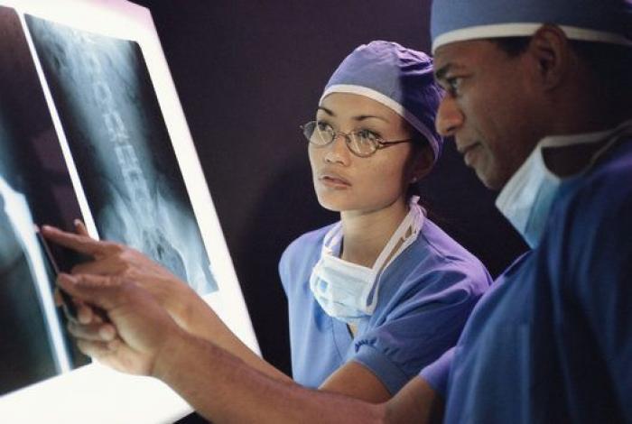 Las mujeres ganan hoy lo que los hombres hace una década