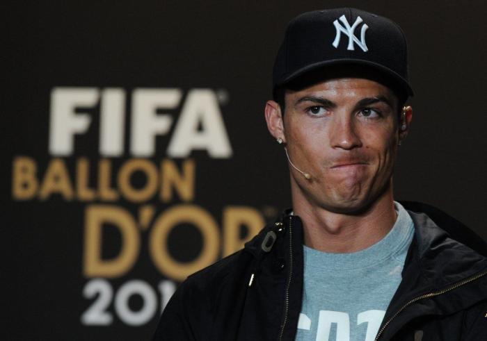 Balón de Oro 2012: Las caras de Cristiano Ronaldo tras perder el Balón de Oro (FOTOS, TUITS)