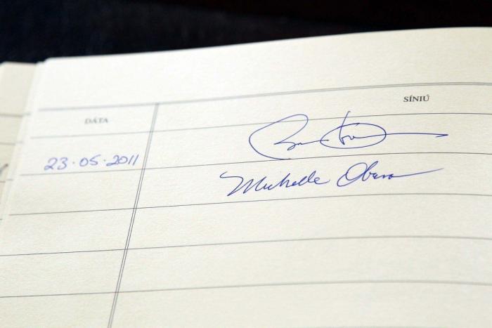 En Twitter alucinan por cómo es la firma de Ana Oramas: "Iker Jiménez debe llamarla"