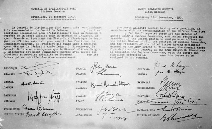 En Twitter alucinan por cómo es la firma de Ana Oramas: "Iker Jiménez debe llamarla"