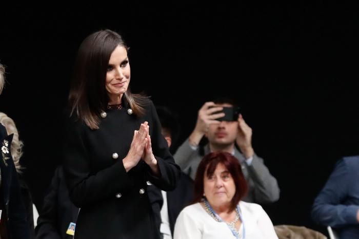 Debajo del abrigo de Letizia hay truco: la razón por la que no lo ha querido enseñar en la Cumbre