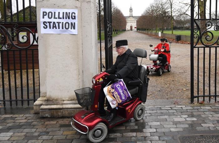 "Que sea lo que Dios quiera": las imágenes de las elecciones en Reino Unido