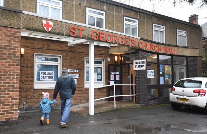 "Que sea lo que Dios quiera": las imágenes de las elecciones en Reino Unido