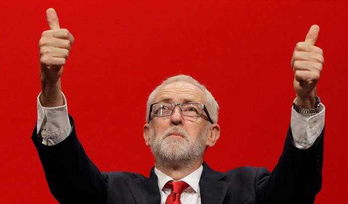 Jeremy Corbyn, el rojo clásico que no encandila pero pone en peligro a Johnson