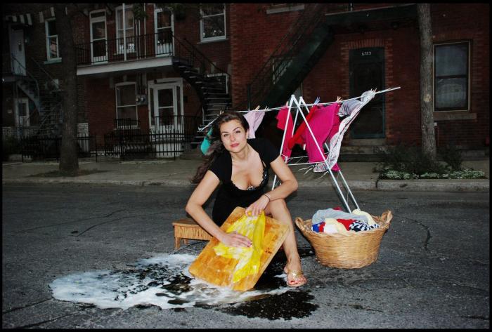 Incredulidad por cómo dibuja este operario una señal de tráfico