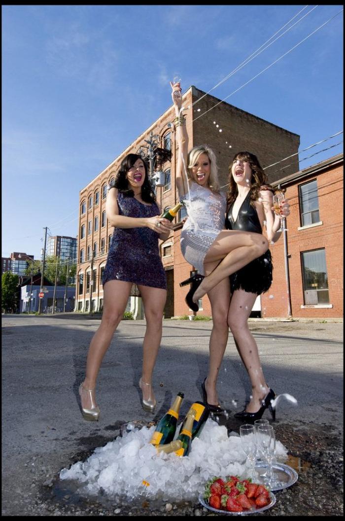 Incredulidad por cómo dibuja este operario una señal de tráfico