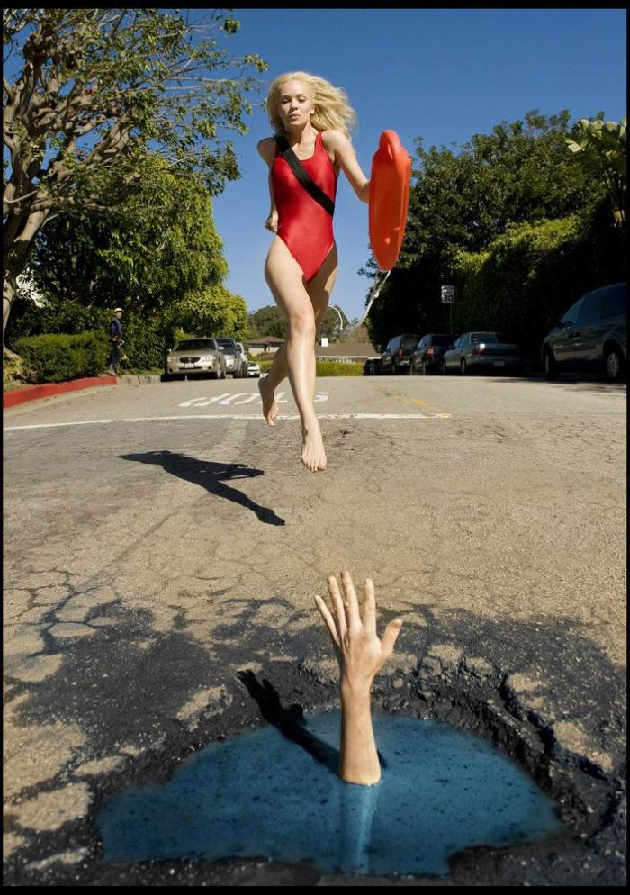 Incredulidad por cómo dibuja este operario una señal de tráfico