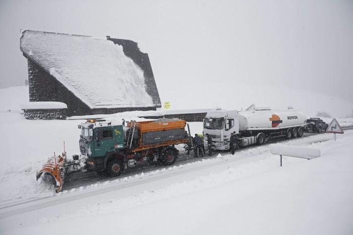 La nieve teñirá de blanco media España a partir de este martes (FOTOS)