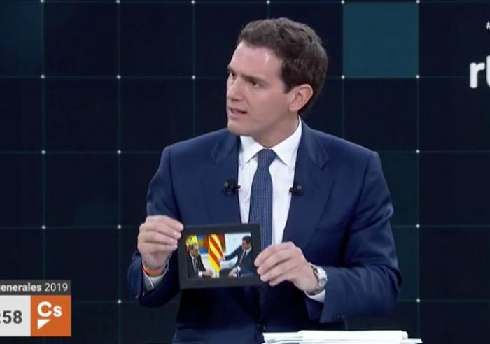 Ciudadanos hace campaña con el embarazo de Arrimadas: "Felicidades, Inés"