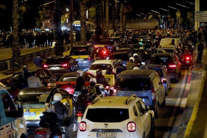 Investigan la retirada de la bandera española del Palau de la Generalitat catalana