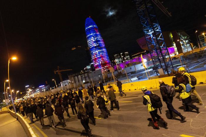 Investigan la retirada de la bandera española del Palau de la Generalitat catalana
