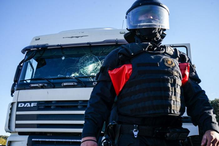 Investigan la retirada de la bandera española del Palau de la Generalitat catalana