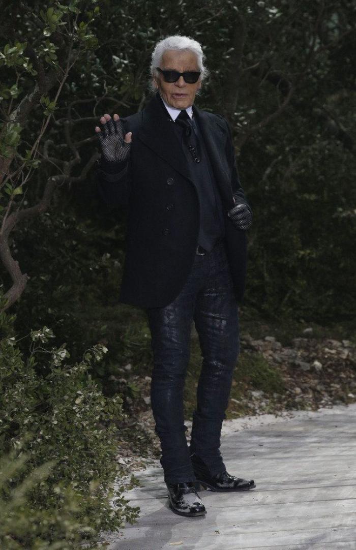 Dos novias: Chanel cierra su desfile con un homenaje al matrimonio gay (FOTOS)