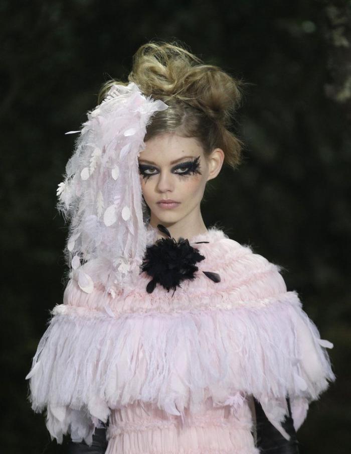 Dos novias: Chanel cierra su desfile con un homenaje al matrimonio gay (FOTOS)