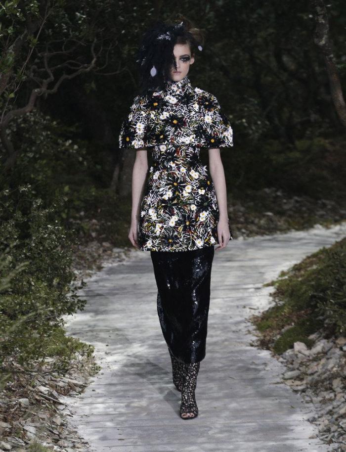 Dos novias: Chanel cierra su desfile con un homenaje al matrimonio gay (FOTOS)