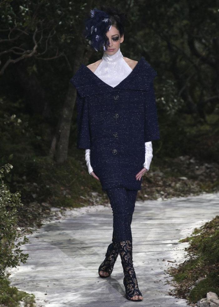 Dos novias: Chanel cierra su desfile con un homenaje al matrimonio gay (FOTOS)