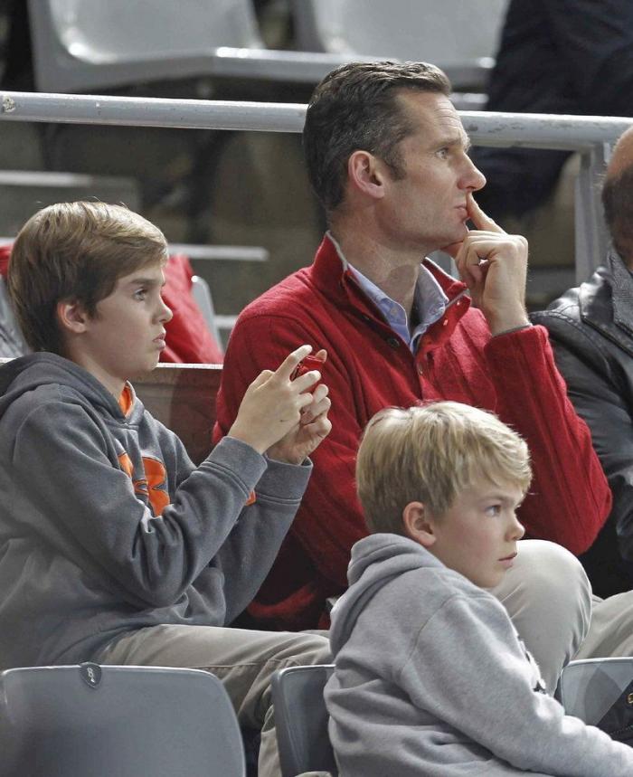 El duque em...Palma...do: Iñaki Urdangarin bromeaba con su firma en correos al secretario de las infantas (FOTOS)