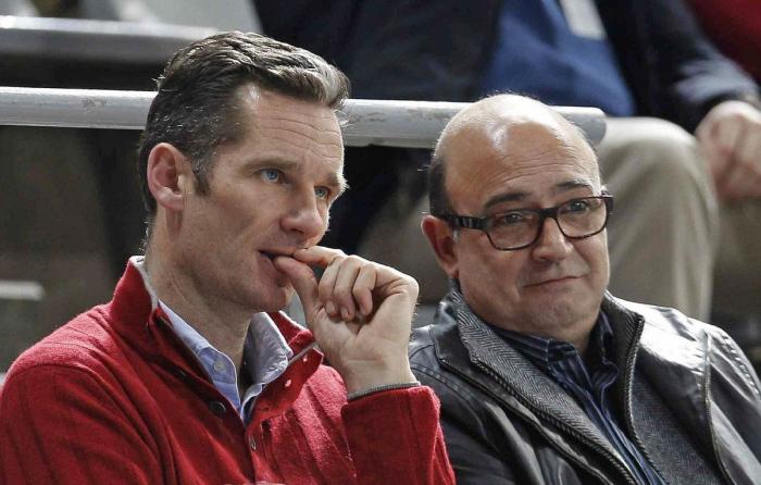 El duque em...Palma...do: Iñaki Urdangarin bromeaba con su firma en correos al secretario de las infantas (FOTOS)