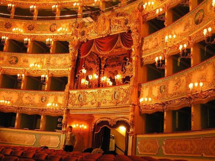 Al teatro, ¿vas a cazar o a observar?