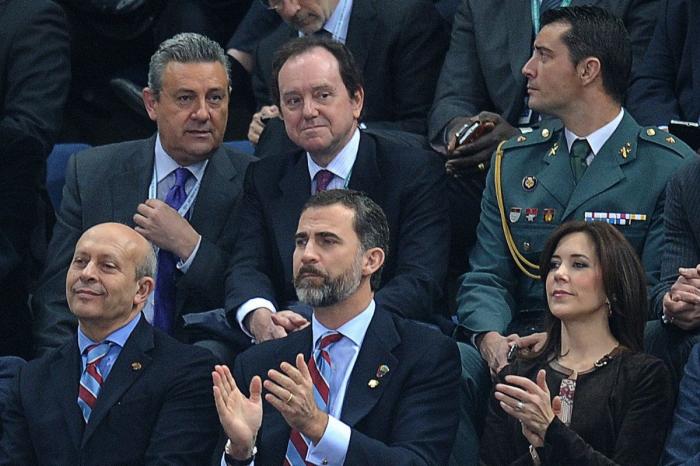 Morbo en las gradas: El príncipe en el palco y Urdangarin a pie de pista en el Palau Sant Jordi (FOTOS)