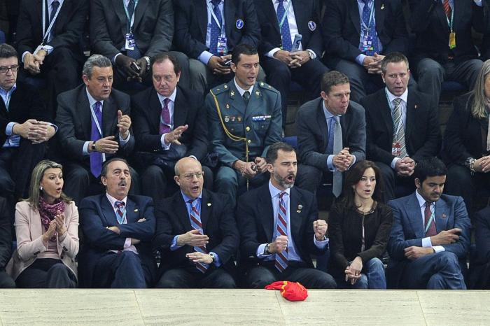 Morbo en las gradas: El príncipe en el palco y Urdangarin a pie de pista en el Palau Sant Jordi (FOTOS)