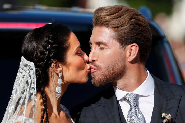 Un famoso se sincera sobre la boda de Sergio Ramos y Pilar Rubio: "Iba tan pedo que pensé que el dragón era de verdad"