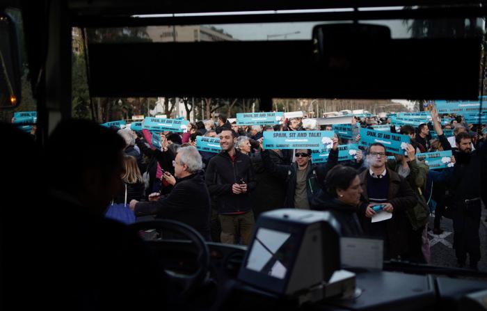 Un 'Clásico' entre barricadas y pinchazo independentista