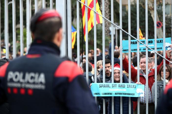 Un 'Clásico' entre barricadas y pinchazo independentista