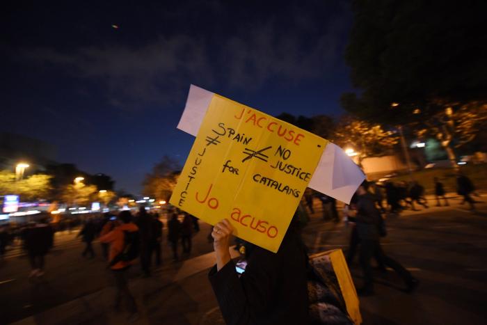 Un 'Clásico' entre barricadas y pinchazo independentista
