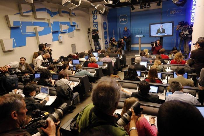 Discurso de Rajoy: Los periodistas, sin poder preguntar y viendo a Rajoy en un monitor (FOTOS, VÍDEO)