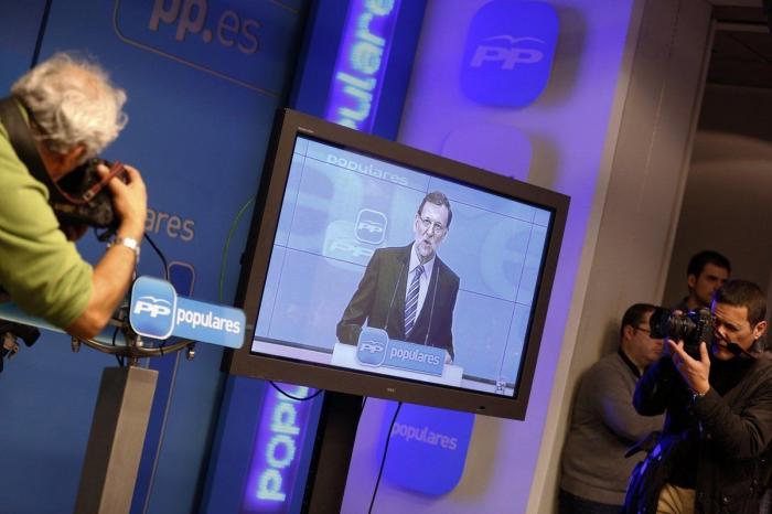 Discurso de Rajoy: Los periodistas, sin poder preguntar y viendo a Rajoy en un monitor (FOTOS, VÍDEO)