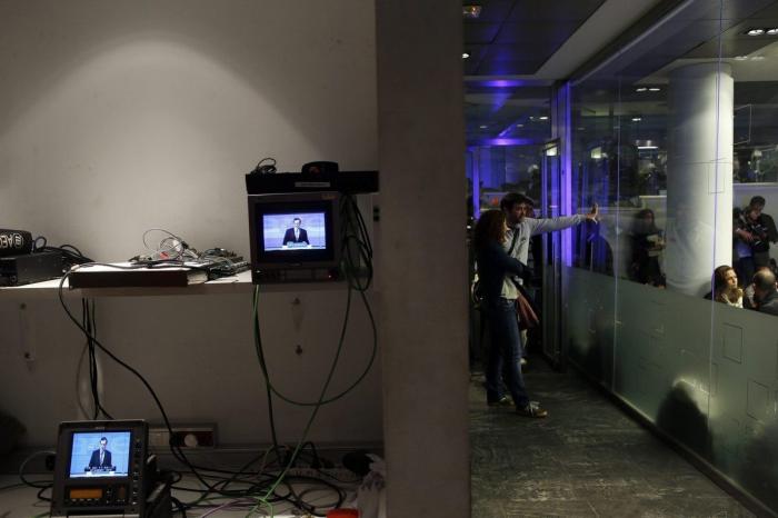 Discurso de Rajoy: Los periodistas, sin poder preguntar y viendo a Rajoy en un monitor (FOTOS, VÍDEO)